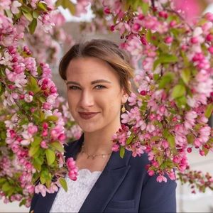 Meet your Posher, Laura